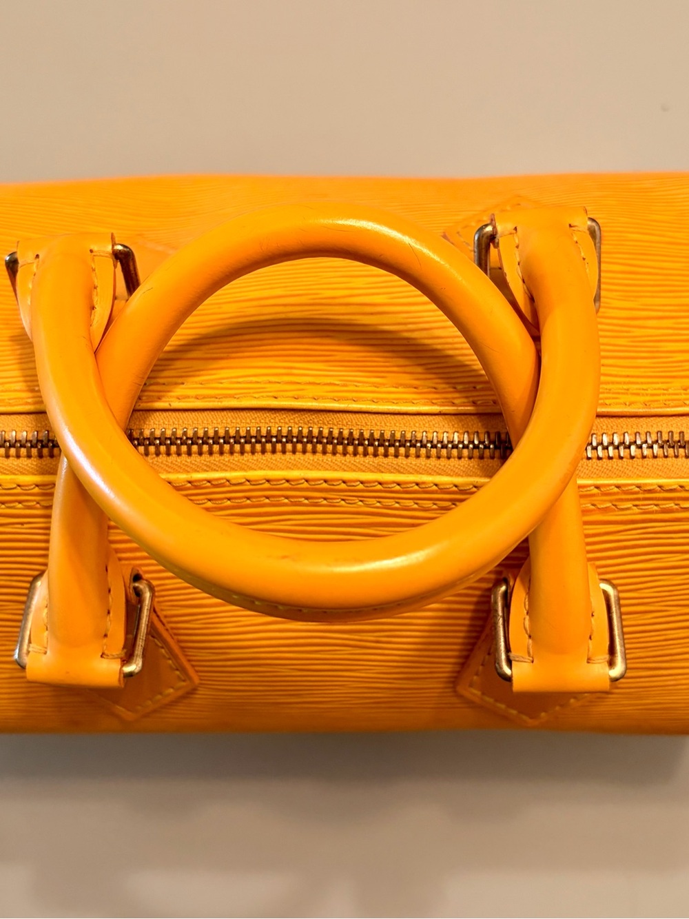 Louis Vuitton Yellow Epi Leather Speedy 25 (with Entrupy COA) - Picture 4 of 16